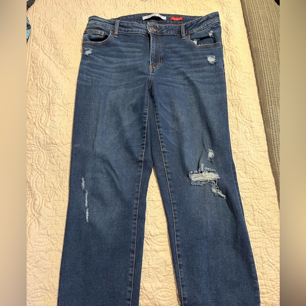 Distressed Jeans - Picture 2 of 4